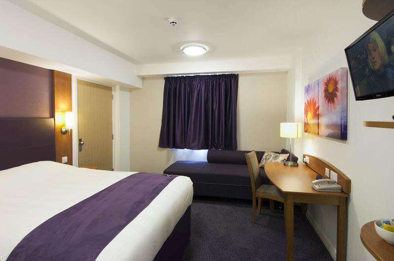 Premier Inn Pontypool Ngoại thất bức ảnh