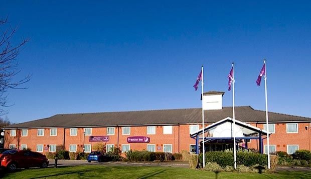 Premier Inn Pontypool Ngoại thất bức ảnh